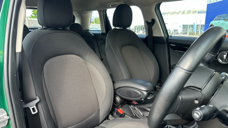 MINI Hatchback 1.5 Cooper Classic 5dr Petrol Hatchback